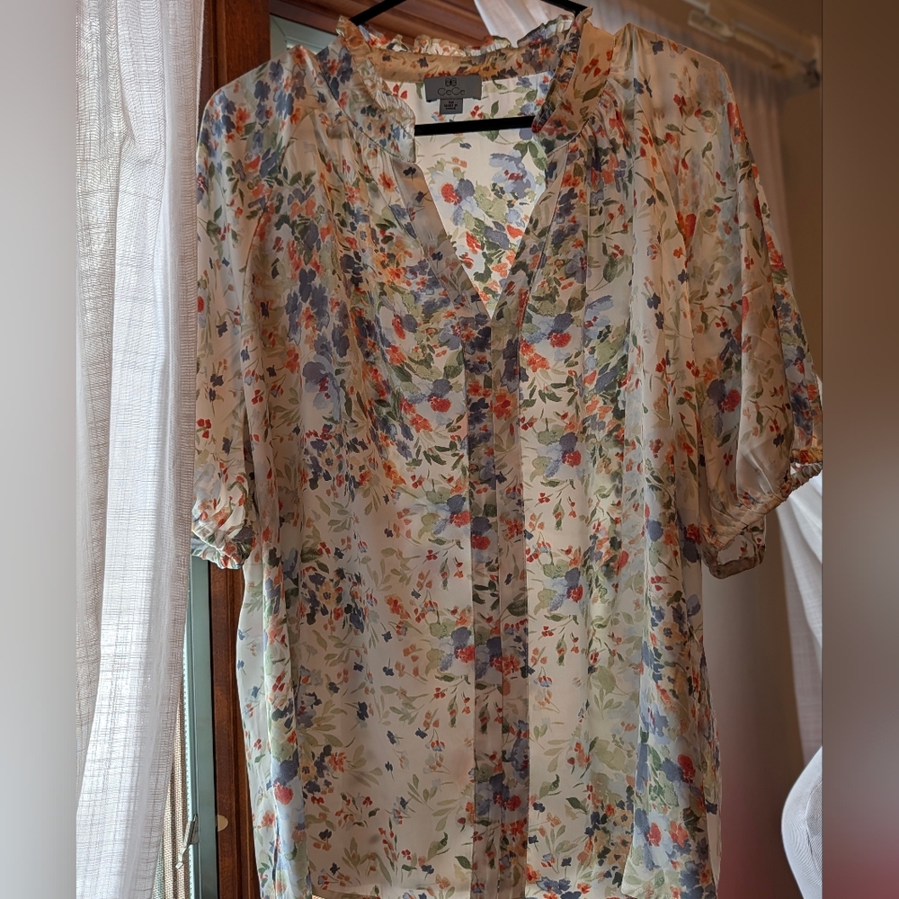 CeCe Split Neck Top Plus  Multicolor Floral Blouse Egret New Size 3X - Picture 6 of 6